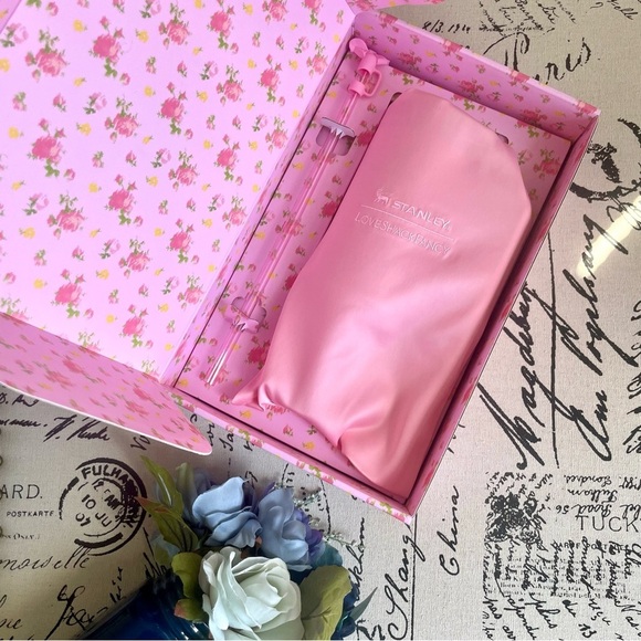 NWT Stanley 1913 x LoveShackFancy H2.0 FlowState Quencher in Ibiza Sunset - 40oz - Picture 11 of 14